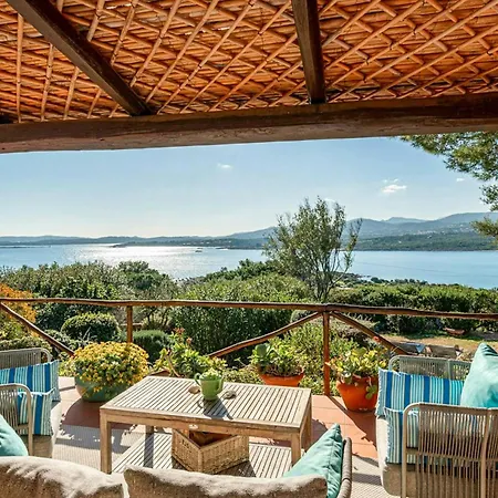 By Porto Istana's Crystal-clear Waters Casa vacanze Porto Istana